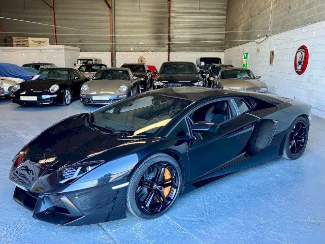 LAMBORGHINI AVENTADOR