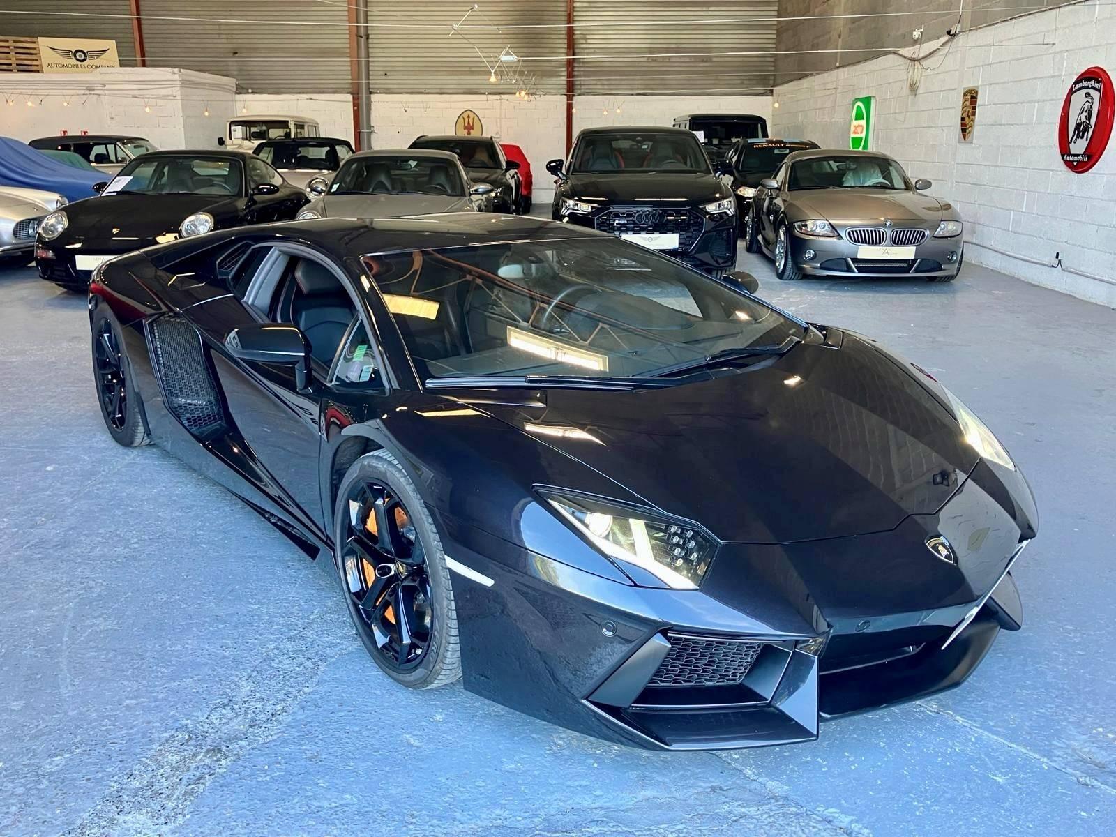 LAMBORGHINI AVENTADOR