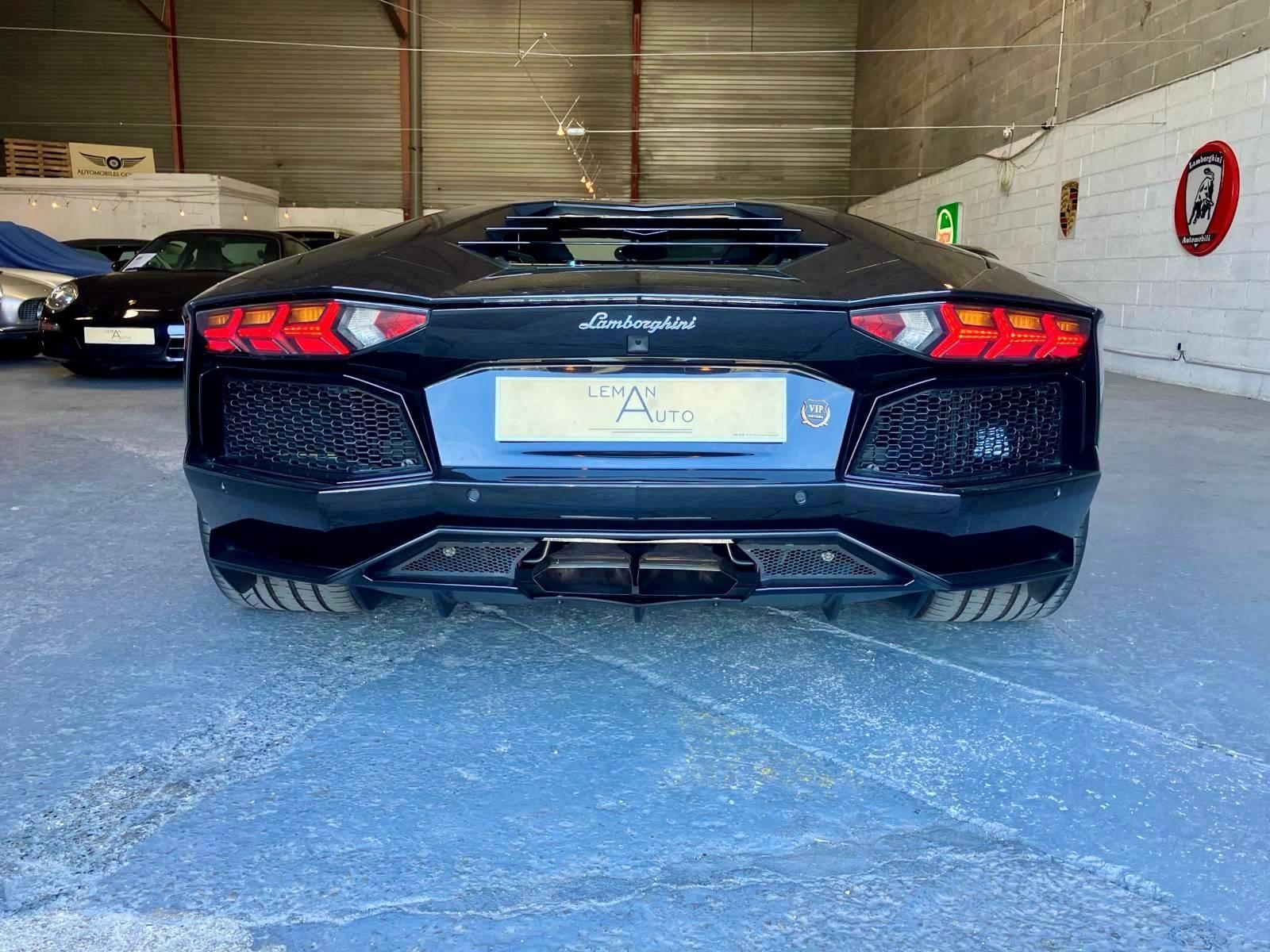 LAMBORGHINI AVENTADOR