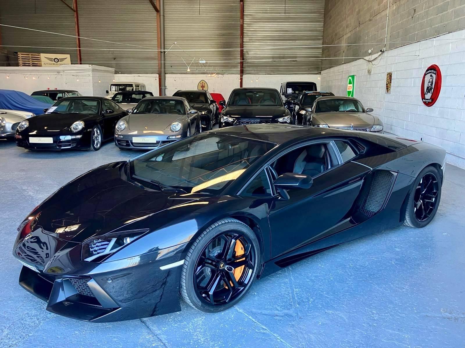 LAMBORGHINI AVENTADOR