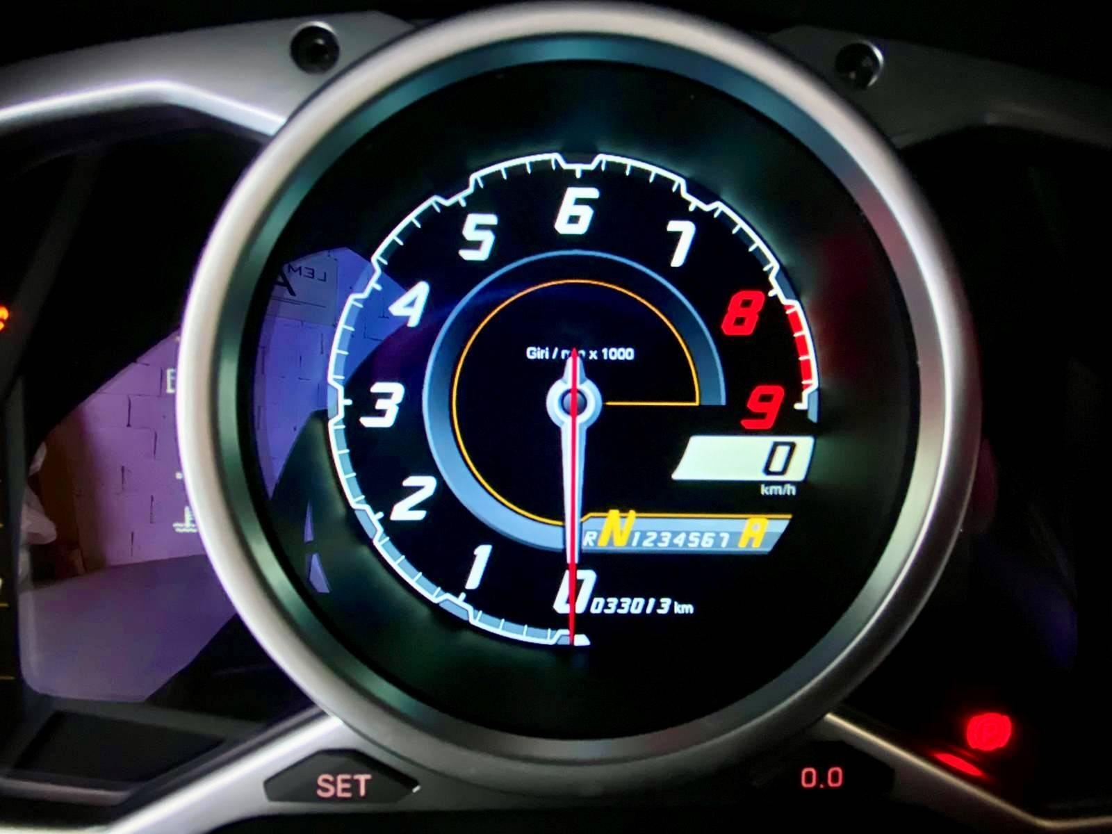 LAMBORGHINI AVENTADOR