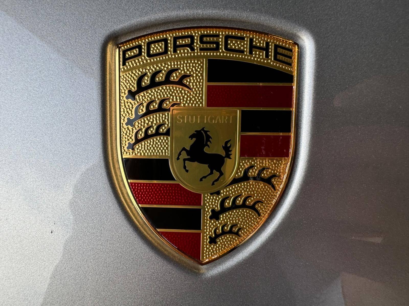 PORSCHE 911