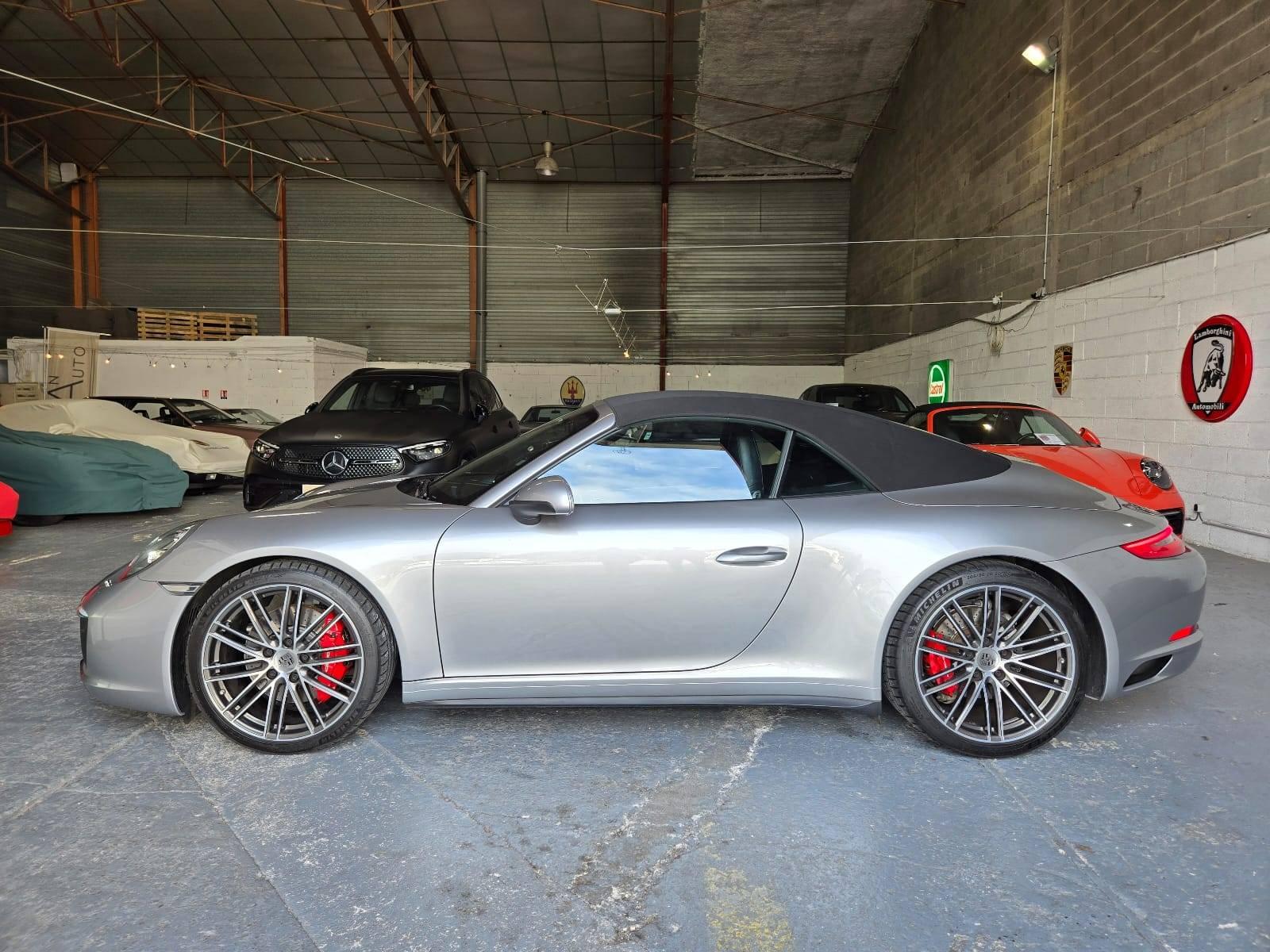 PORSCHE 911