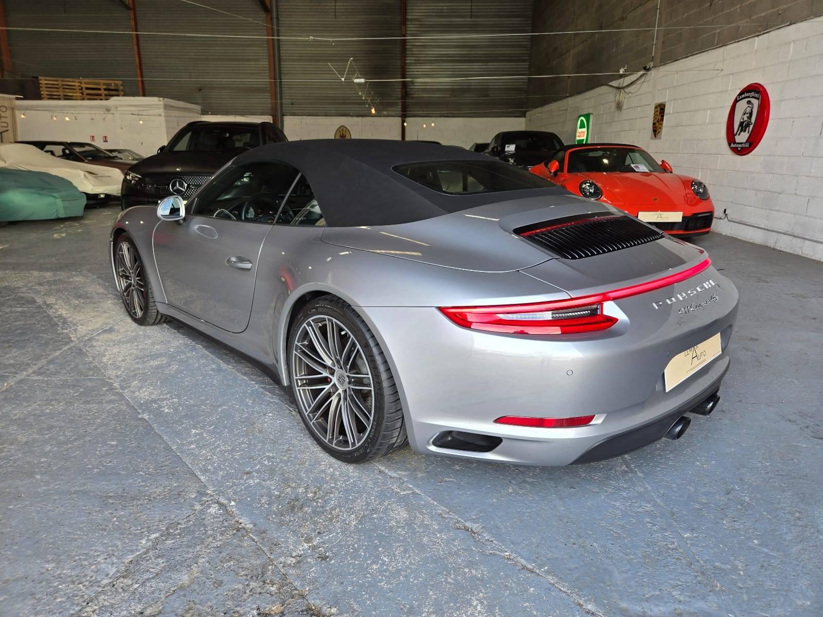 PORSCHE 911