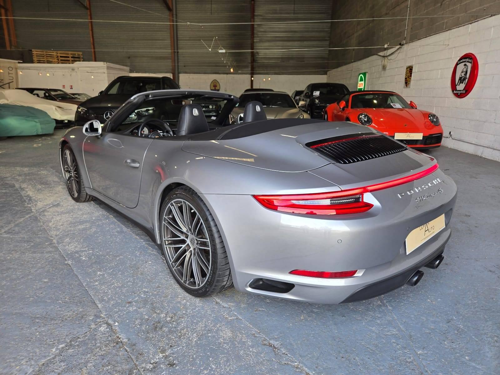 PORSCHE 911