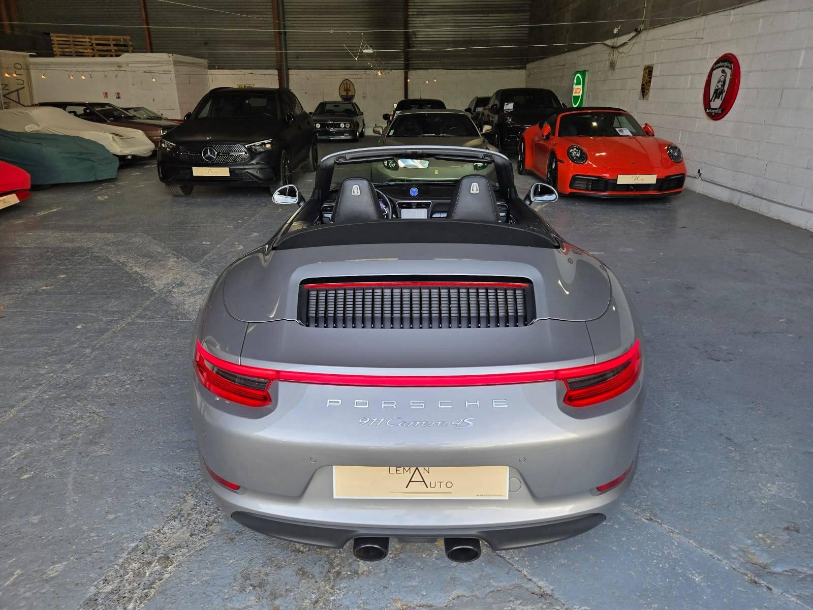 PORSCHE 911