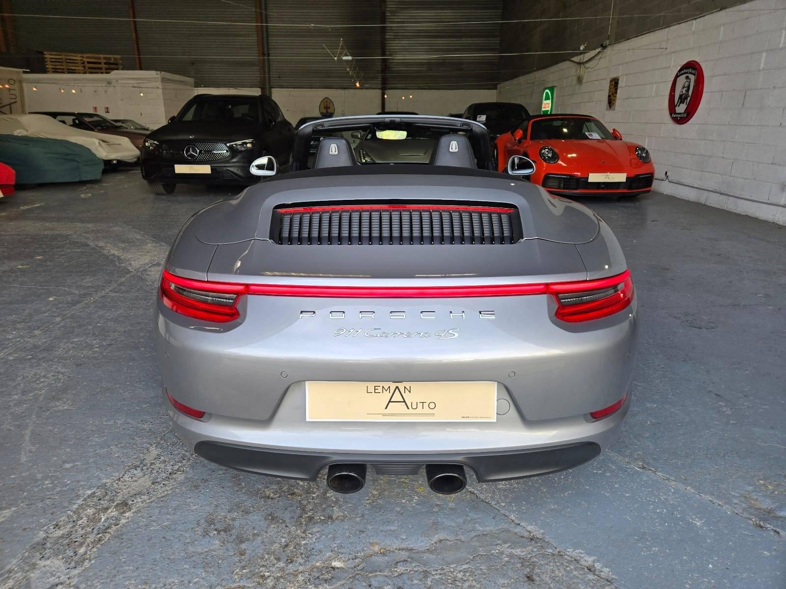 PORSCHE 911