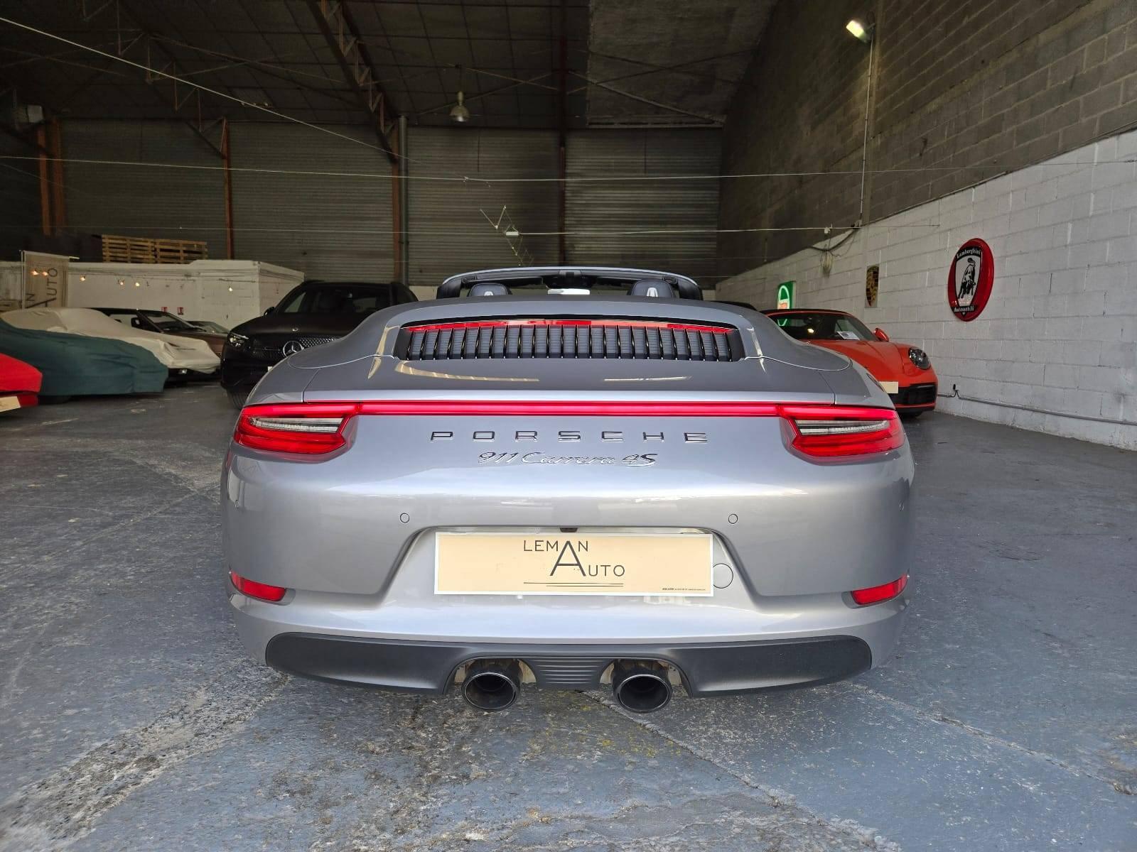 PORSCHE 911