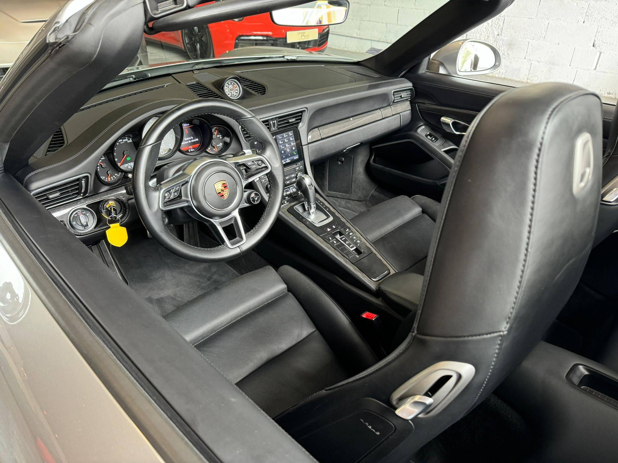 PORSCHE 911