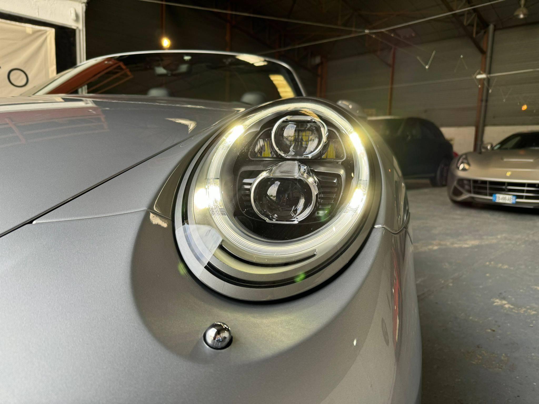 PORSCHE 911