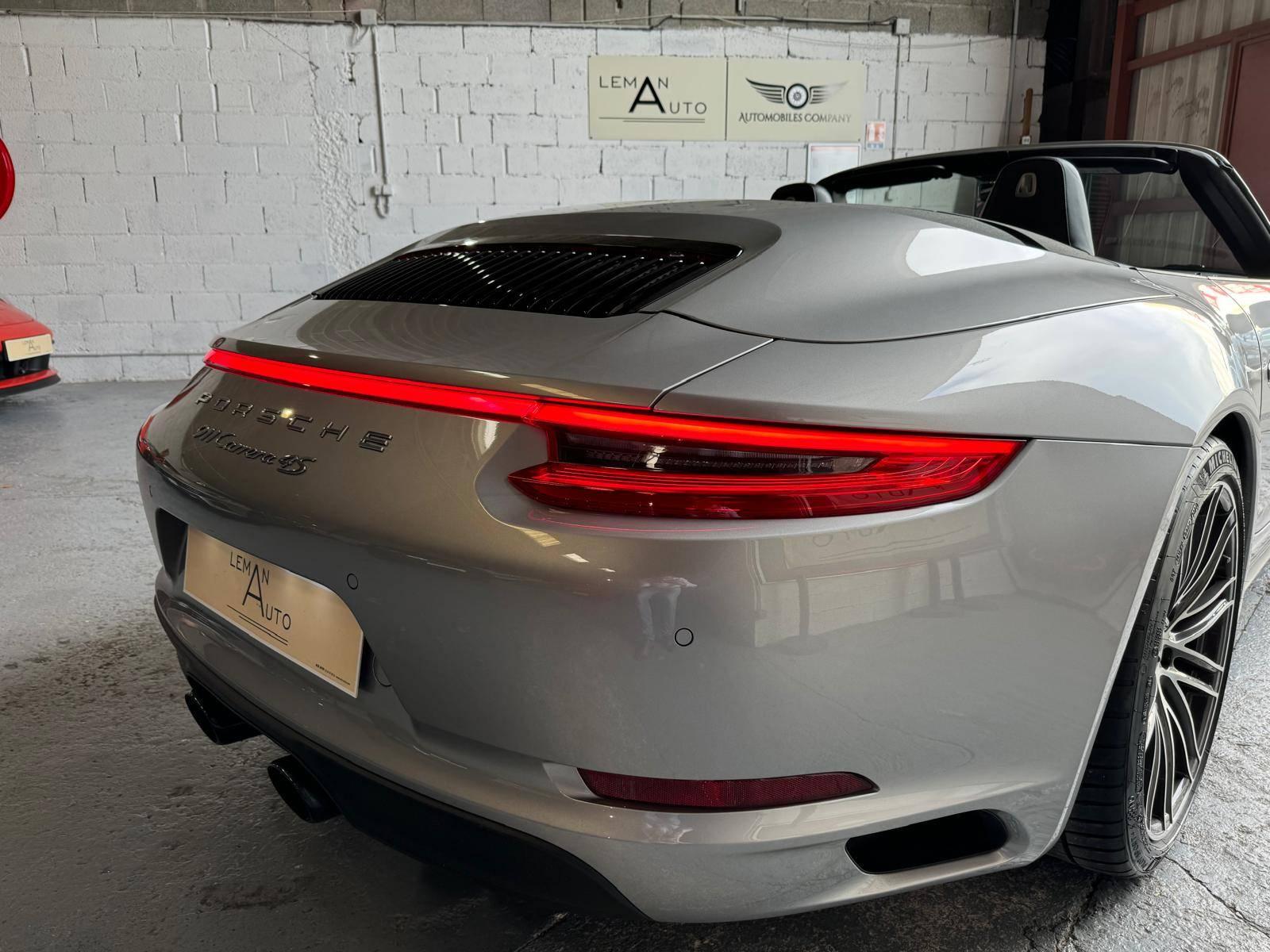 PORSCHE 911
