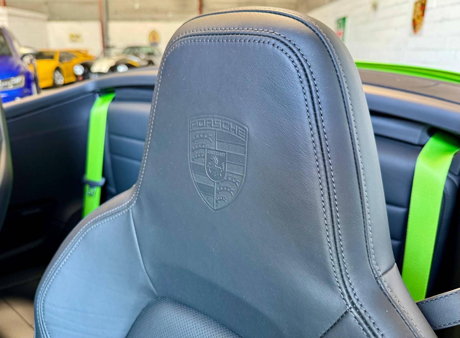 PORSCHE 911