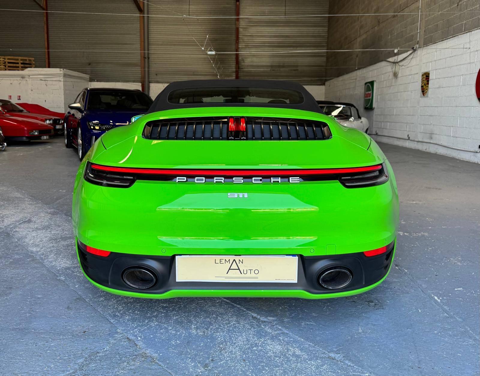 PORSCHE 911
