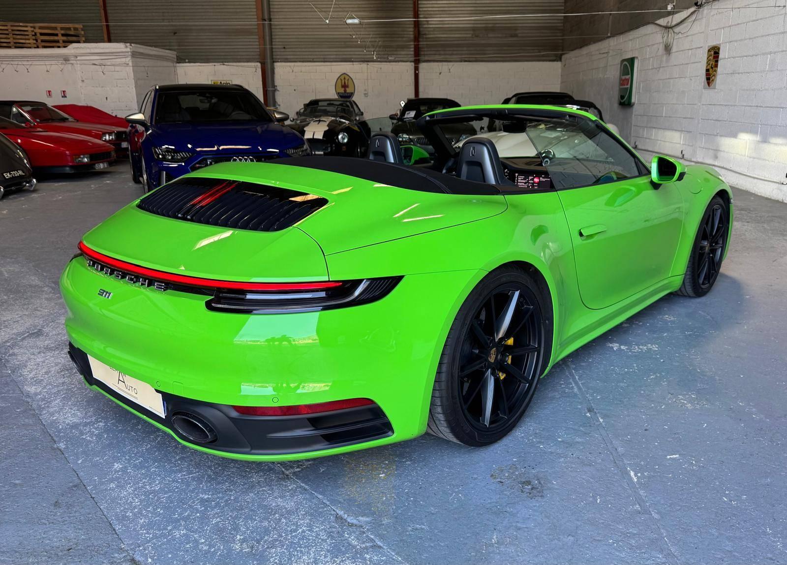PORSCHE 911