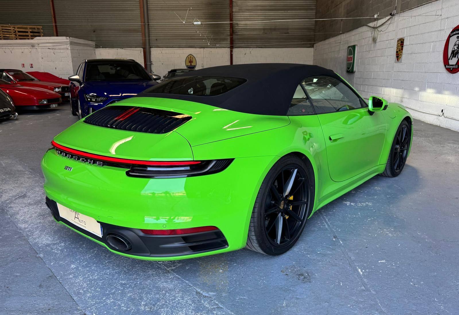 PORSCHE 911