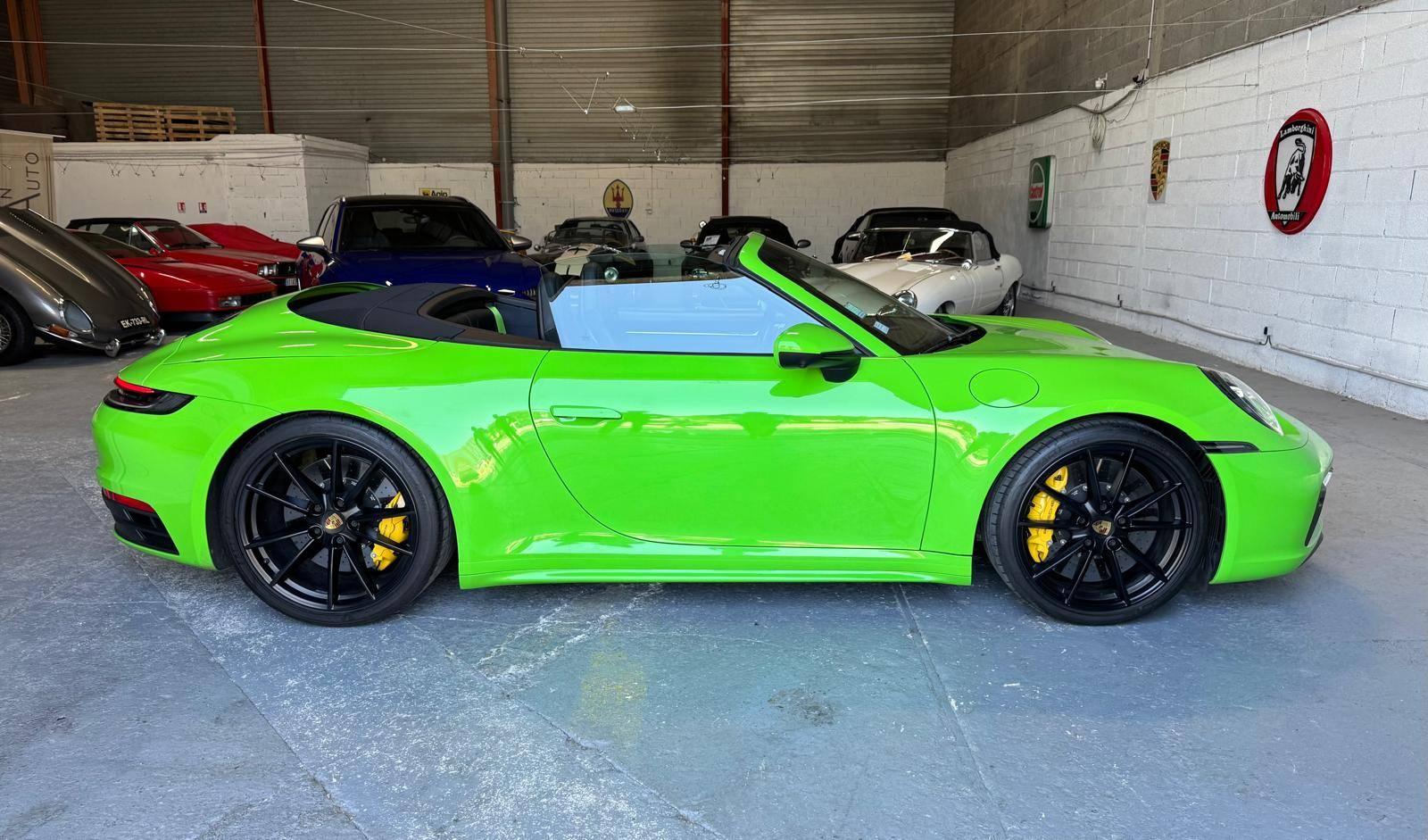 PORSCHE 911